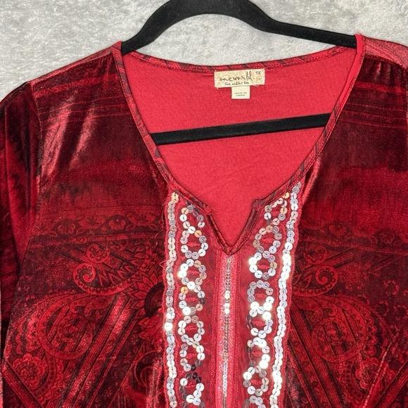 One World 1X Top Shirt Red Paisley 3/4 Sleeve V Neck Stretch Velour Sequins - Picture 3 of 8